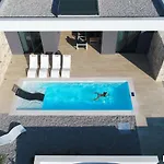 Beautiful In Kraj, Pasman Island With Outdoor Swimming Pool, Wifi And 3 Bedrooms * Ugrinići