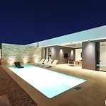 ヴィラ Beautiful In Kraj, Pasman Island With Outdoor Swimming Pool, Wifi And 3 Bedrooms *