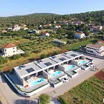 빌라 Beautiful In Kraj, Pasman Island With Outdoor Swimming Pool, Wifi And 3 Bedrooms *