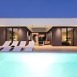 Beautiful In Kraj, Pasman Island With Outdoor Swimming Pool, Wifi And 3 Bedrooms 빌라