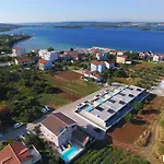 Beautiful In Kraj, Pasman Island With Outdoor Swimming Pool, Wifi And 3 Bedrooms Ugrinići