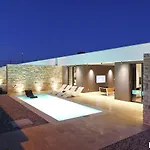 Beautiful In Kraj, Pasman Island With Outdoor Swimming Pool, Wifi And 3 Bedrooms Ugrinići