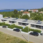 ヴィラ Beautiful In Kraj, Pasman Island With Outdoor Swimming Pool, Wifi And 3 Bedrooms