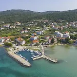 Beautiful In Kraj, Pasman Island With Outdoor Swimming Pool, Wifi And 3 Bedrooms *