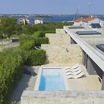 Beautiful In Kraj, Pasman Island With Outdoor Swimming Pool, Wifi And 3 Bedrooms Ugrinići