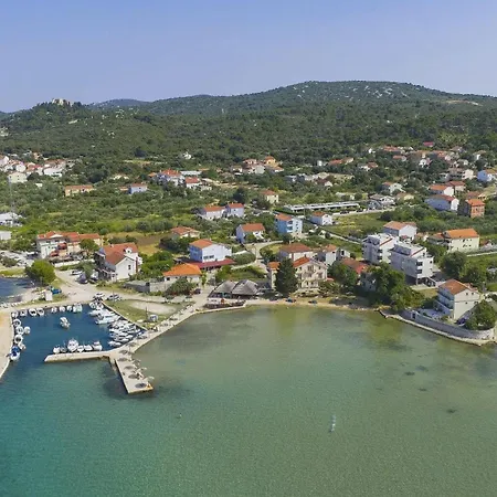Beautiful In Kraj, Pasman Island With Outdoor Swimming Pool, Wifi And 3 Bedrooms ヴィラ *