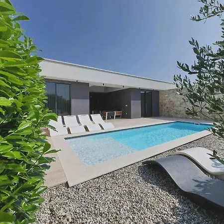 Beautiful In Kraj, Pasman Island With Outdoor Swimming Pool, Wifi And 3 Bedrooms Vila *