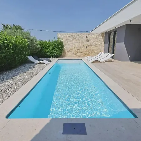 Beautiful In Kraj, Pasman Island With Outdoor Swimming Pool, Wifi And 3 Bedrooms ヴィラ *
