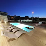 Beautiful In Kraj, Pasman Island With Outdoor Swimming Pool, Wifi And 3 Bedrooms 빌라