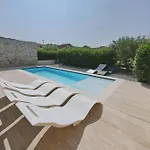 Beautiful In Kraj, Pasman Island With Outdoor Swimming Pool, Wifi And 3 Bedrooms 빌라 Ugrinici