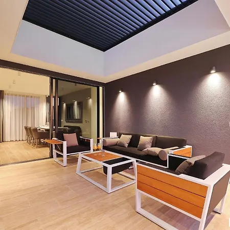 Beautiful In Kraj, Pasman Island With Outdoor Swimming Pool, Wifi And 3 Bedrooms Ugrinici