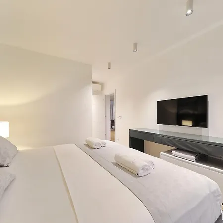 Beautiful In Kraj, Pasman Island With Outdoor Swimming Pool, Wifi And 3 Bedrooms 빌라 Ugrinici
