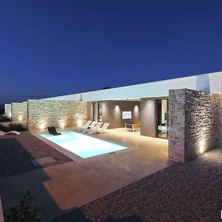 Beautiful In Kraj, Pasman Island With Outdoor Swimming Pool, Wifi And 3 Bedrooms 빌라