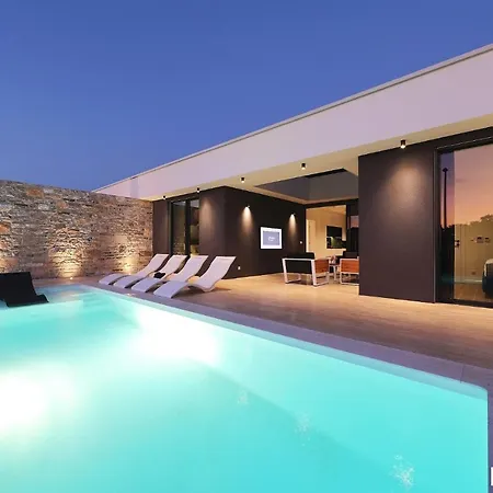 빌라 Beautiful In Kraj, Pasman Island With Outdoor Swimming Pool, Wifi And 3 Bedrooms
