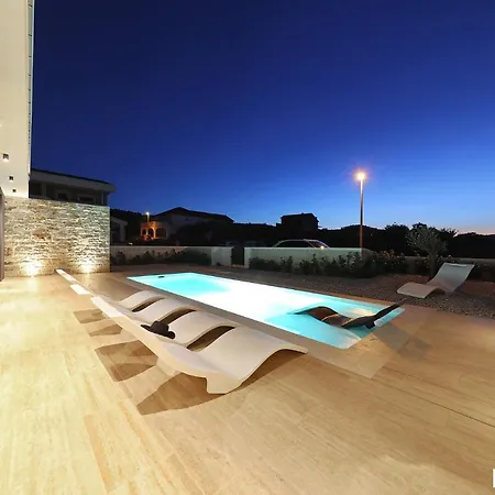 Beautiful In Kraj, Pasman Island With Outdoor Swimming Pool, Wifi And 3 Bedrooms 빌라 Ugrinici
