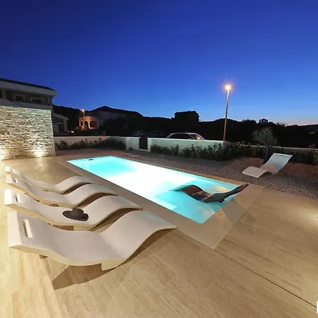 Beautiful In Kraj, Pasman Island With Outdoor Swimming Pool, Wifi And 3 Bedrooms 빌라