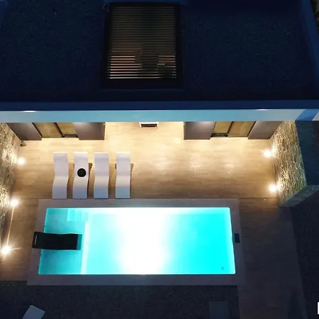 빌라 Beautiful In Kraj, Pasman Island With Outdoor Swimming Pool, Wifi And 3 Bedrooms *