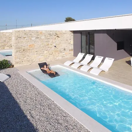 Beautiful In Kraj, Pasman Island With Outdoor Swimming Pool, Wifi And 3 Bedrooms 빌라