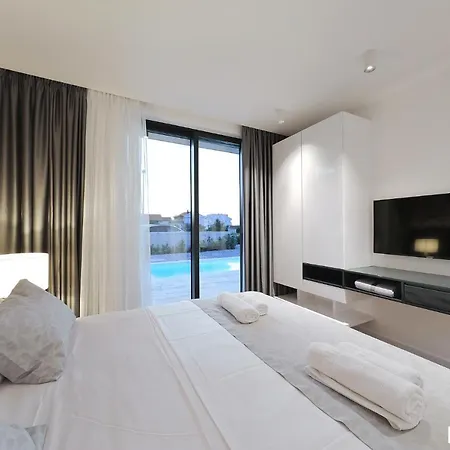 Beautiful In Kraj, Pasman Island With Outdoor Swimming Pool, Wifi And 3 Bedrooms 빌라 *