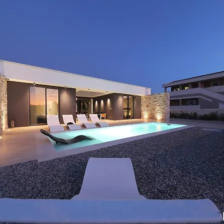 Beautiful In Kraj, Pasman Island With Outdoor Swimming Pool, Wifi And 3 Bedrooms 빌라