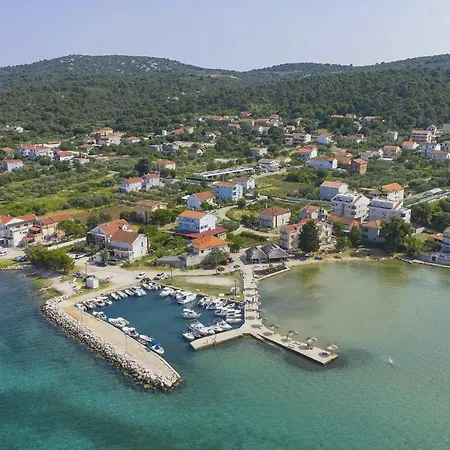 Beautiful In Kraj, Pasman Island With Outdoor Swimming Pool, Wifi And 3 Bedrooms *