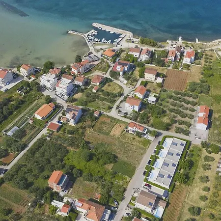 빌라 Beautiful In Kraj, Pasman Island With Outdoor Swimming Pool, Wifi And 3 Bedrooms *
