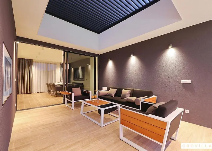 Beautiful In Kraj, Pasman Island With Outdoor Swimming Pool, Wifi And 3 Bedrooms Ugrinici