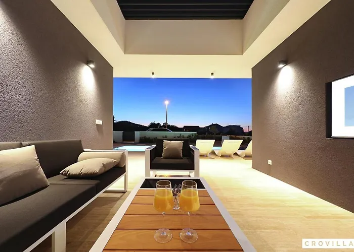 Beautiful In Kraj, Pasman Island With Outdoor Swimming Pool, Wifi And 3 Bedrooms *