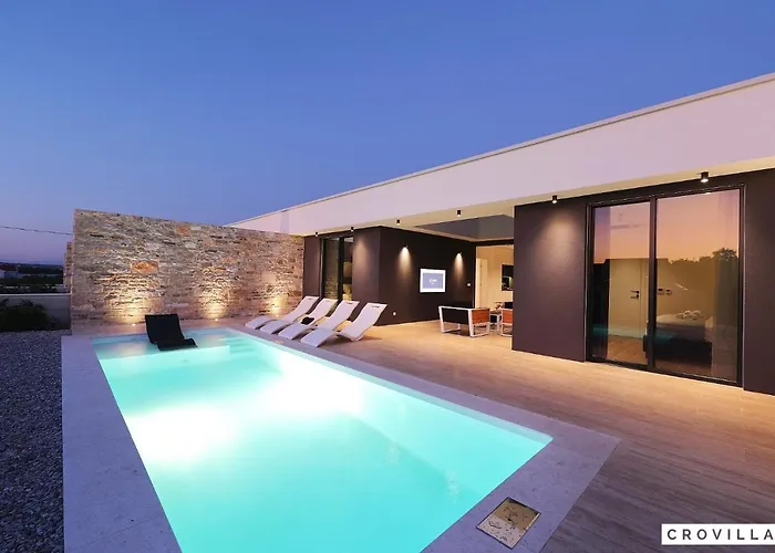 Beautiful In Kraj, Pasman Island With Outdoor Swimming Pool, Wifi And 3 Bedrooms 빌라