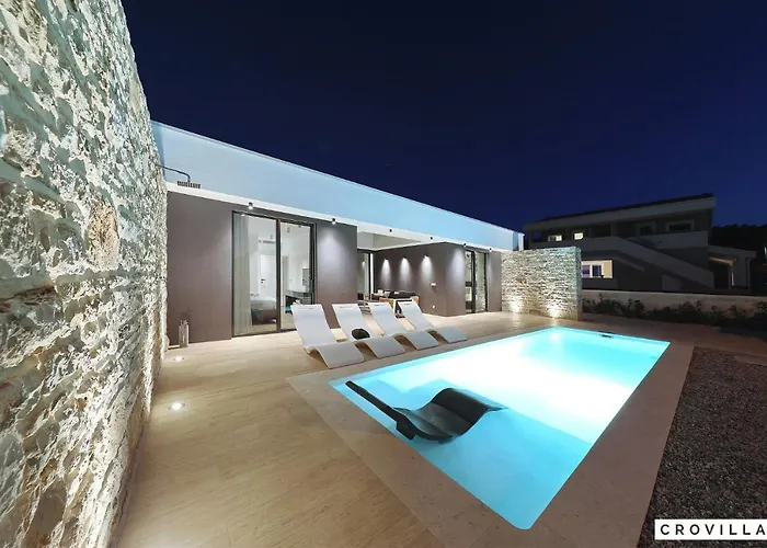 Beautiful In Kraj, Pasman Island With Outdoor Swimming Pool, Wifi And 3 Bedrooms Ugrinici