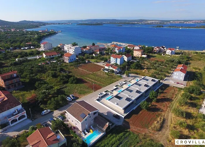 Beautiful In Kraj, Pasman Island With Outdoor Swimming Pool, Wifi And 3 Bedrooms Ugrinici