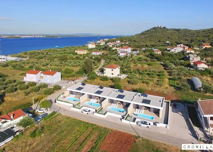 Beautiful In Kraj, Pasman Island With Outdoor Swimming Pool, Wifi And 3 Bedrooms * Ugrinici