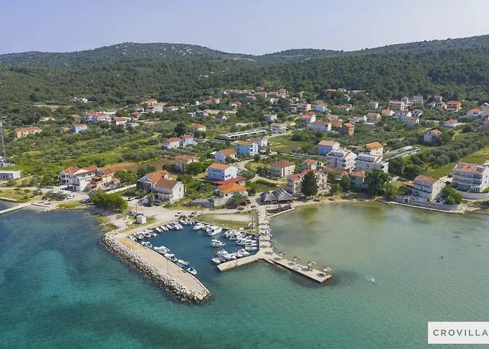 Beautiful In Kraj, Pasman Island With Outdoor Swimming Pool, Wifi And 3 Bedrooms *