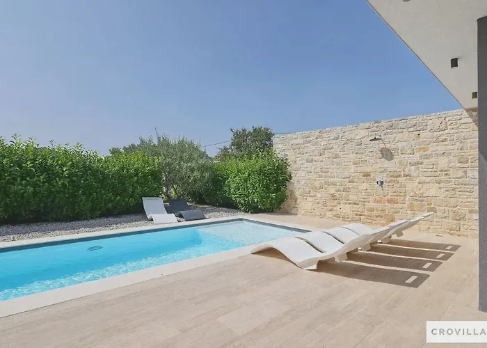 Beautiful In Kraj, Pasman Island With Outdoor Swimming Pool, Wifi And 3 Bedrooms * Ugrinici