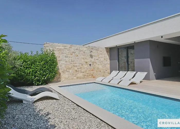 Beautiful In Kraj, Pasman Island With Outdoor Swimming Pool, Wifi And 3 Bedrooms Ugrinici