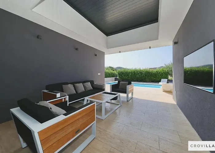 Villa Beautiful In Kraj, Pasman Island With Outdoor Swimming Pool, Wifi And 3 Bedrooms